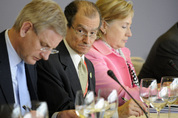 Carl Bildt, Hillary Clinton