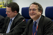 Alexandr Vondra, Quentin Peel